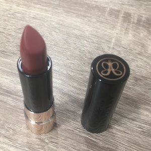 Anastasia Beverly Hills matte lipstick in Stevie